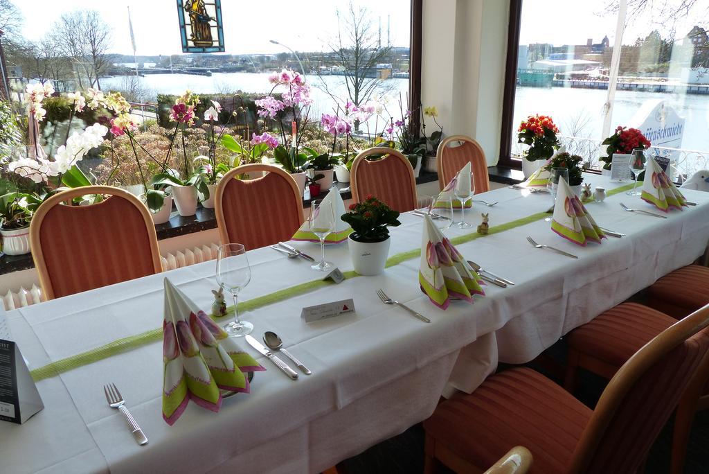Hotel Waffenschmiede Кил Екстериор снимка