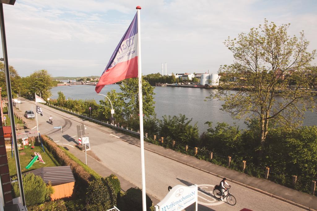 Hotel Waffenschmiede Кил Екстериор снимка